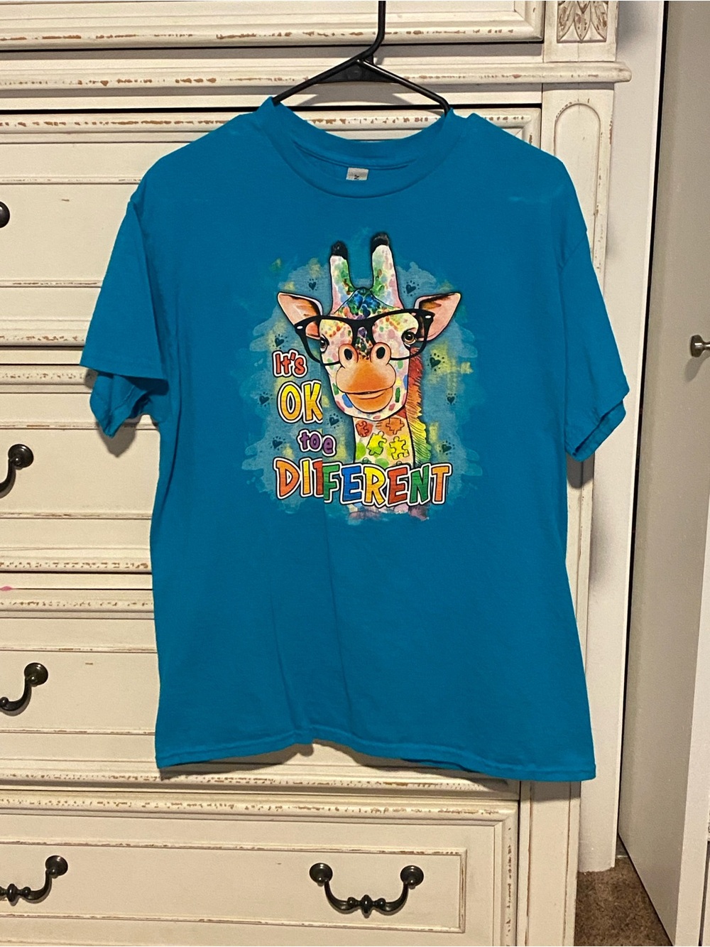 Gildan Adult Giraffe Graphic Tee - 'It's OK to be Different'
